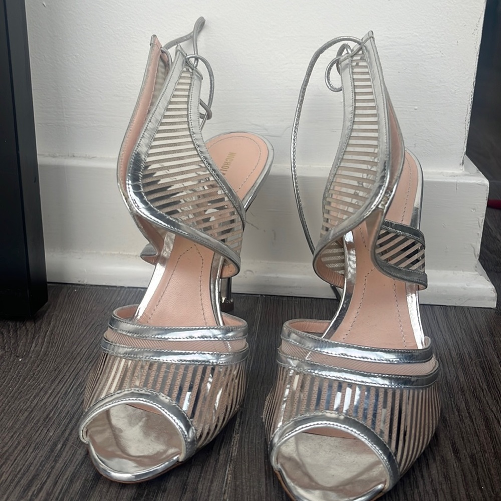 NEVER WORN NICHOLAS KIRKWOOD SILVER HEELS